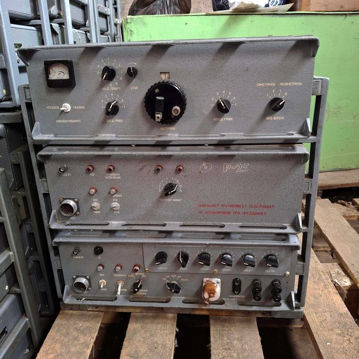 Предлагам  радиостанция  Р-25