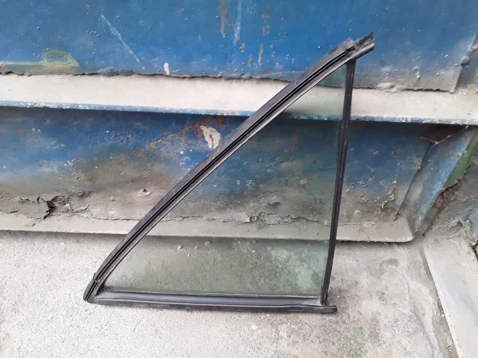 Задняя  форточка  W124.