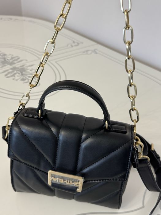 Сумка от бренда “Valentino”