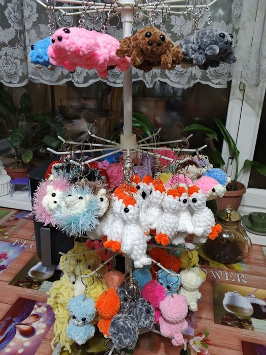 Игрушки брелки черепашки,пауки гуси обнимуси,ёжики,котята,киты