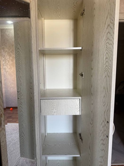 Продаётся односпальный гарнитур кровать и угловой шкаф.