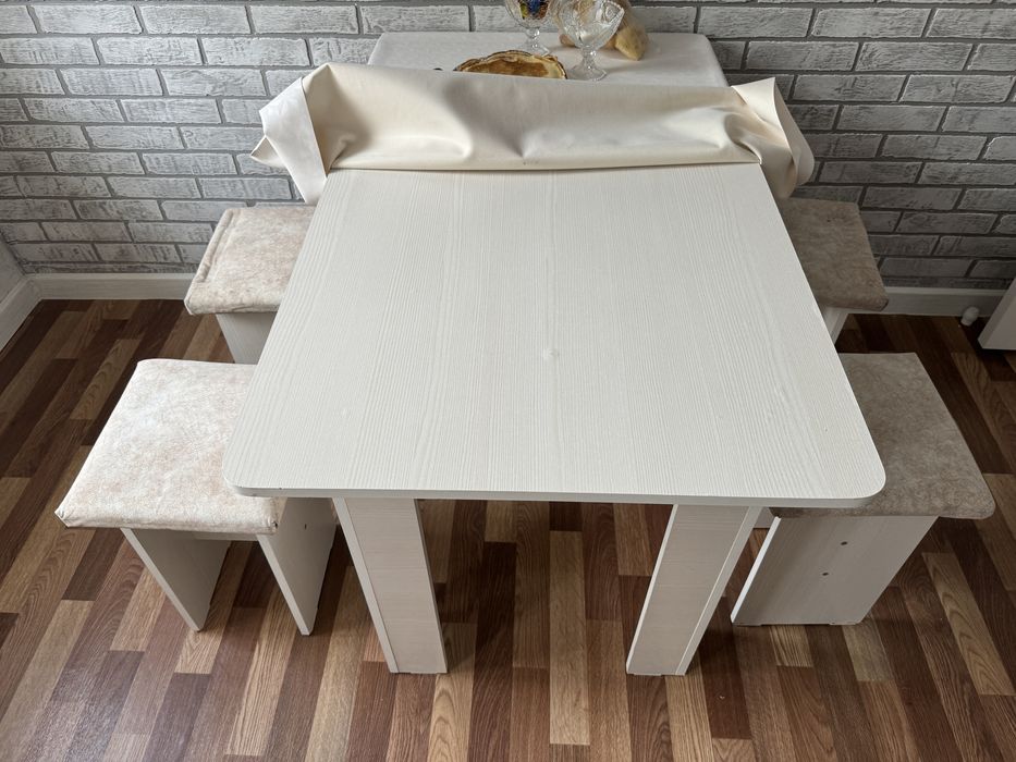 Стол стуля кухонный