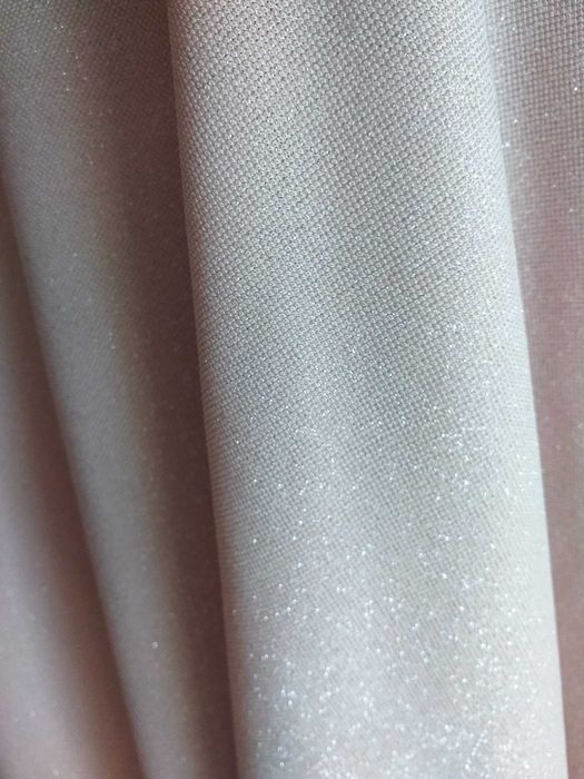 Чисто нова бална рокля