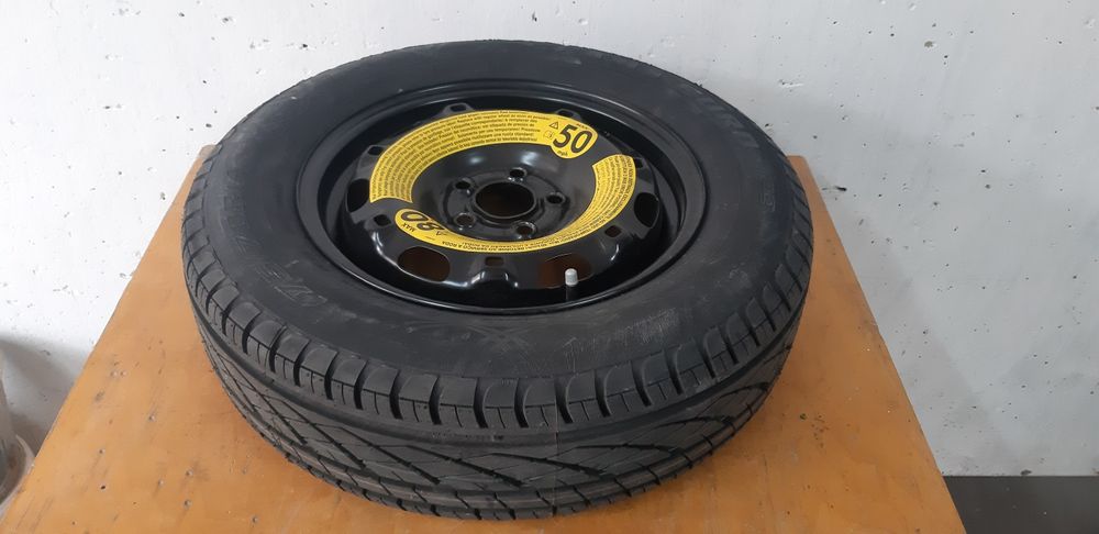 Новая шина с  диском на авто