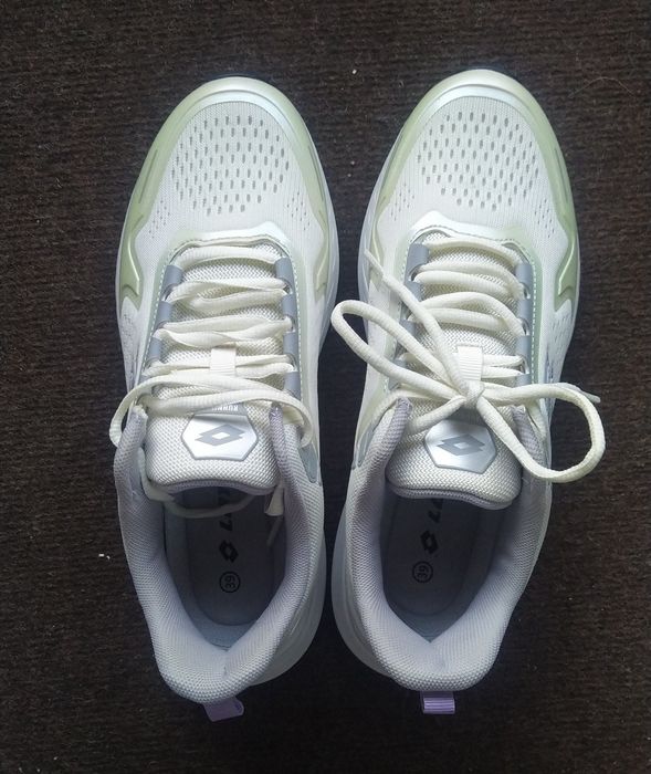 Кроссовки lotto.