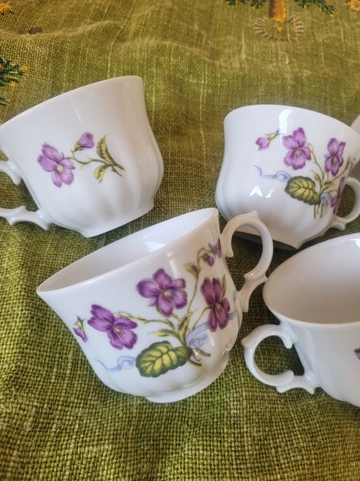 Порцеланови чаши с теменужки Bavaria