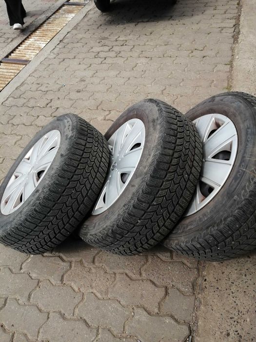 Jante tablă Nissan Qashqai J10 16” + anvelope iarnă + capace originale