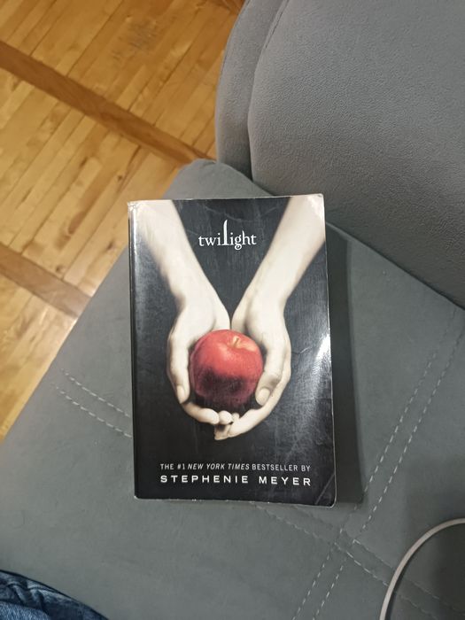 Книга "Twilight", сумерки