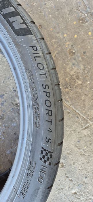 2 anvelope vara Michelin 325/30/21,dot 2020.Pretul este pe bucata.