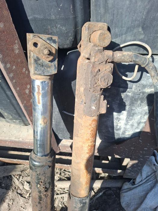 Гидроцилиндры (1 шт - 15к)