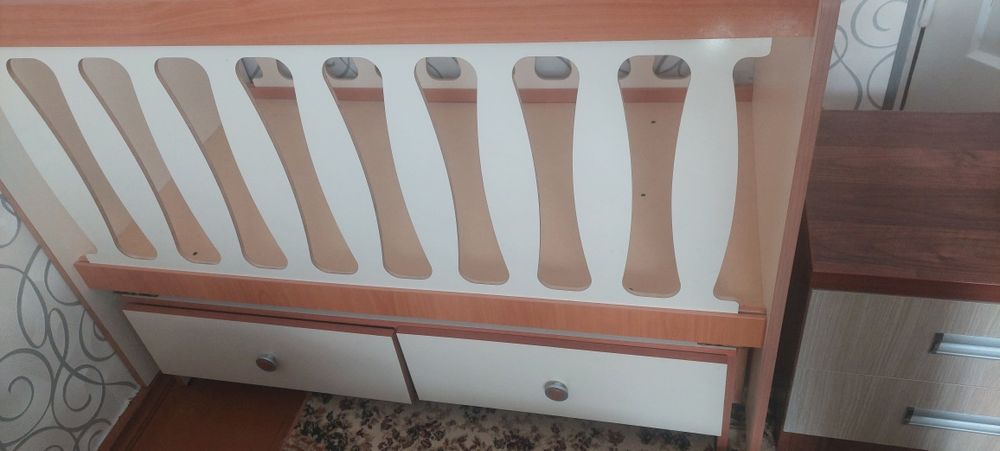 Кроватка детская матрасик есть