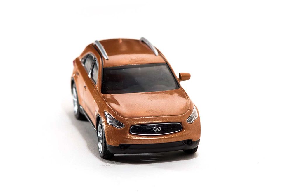 Продам 5 игрушечных машинок, иномарок, б.у. состояние разное