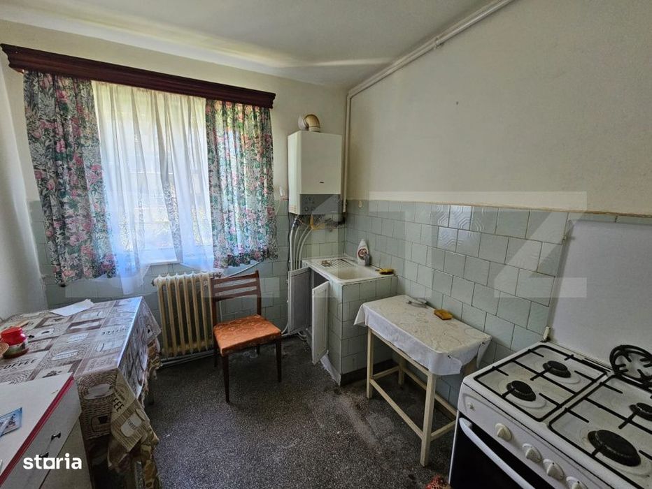 Apartament 2 camere, 48 mp, etaj 1, semidecomandat, ideal pentru renov