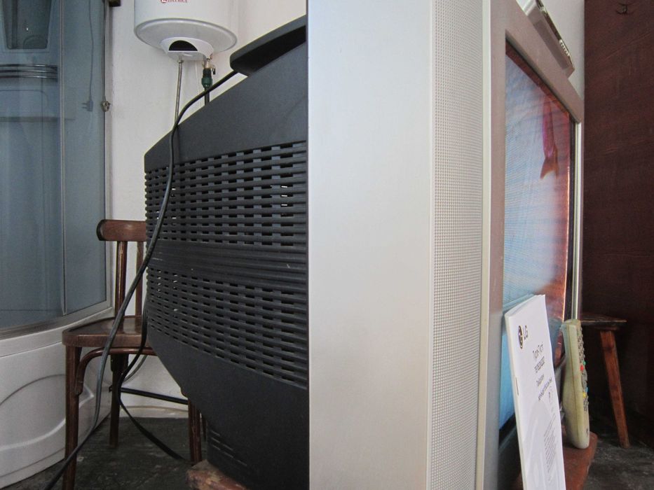Продам телевизор LG 54см.