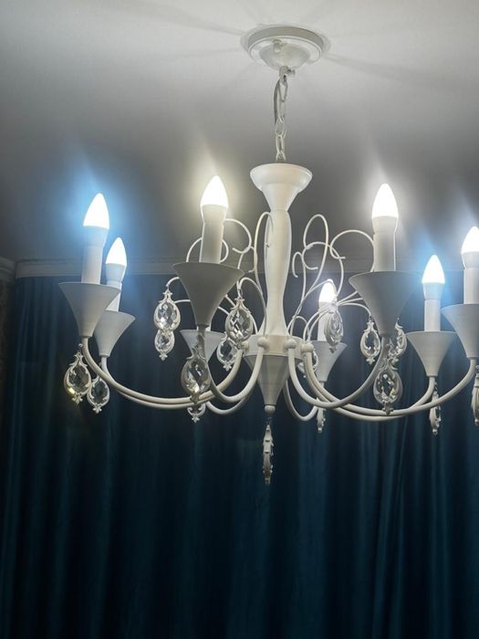 Продам люстру