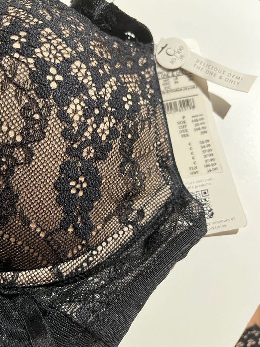 NOU! Sutien negru cu dantelă Marilee Hunkemöller.
