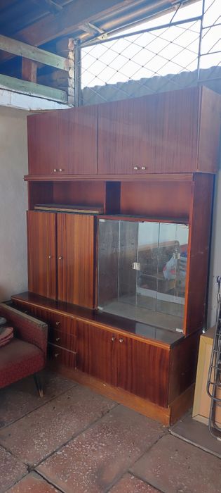 Сервант б/у в хорошем состоянии