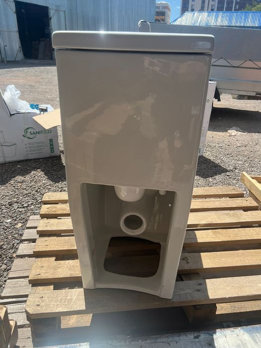 Продам унитазы монолитные