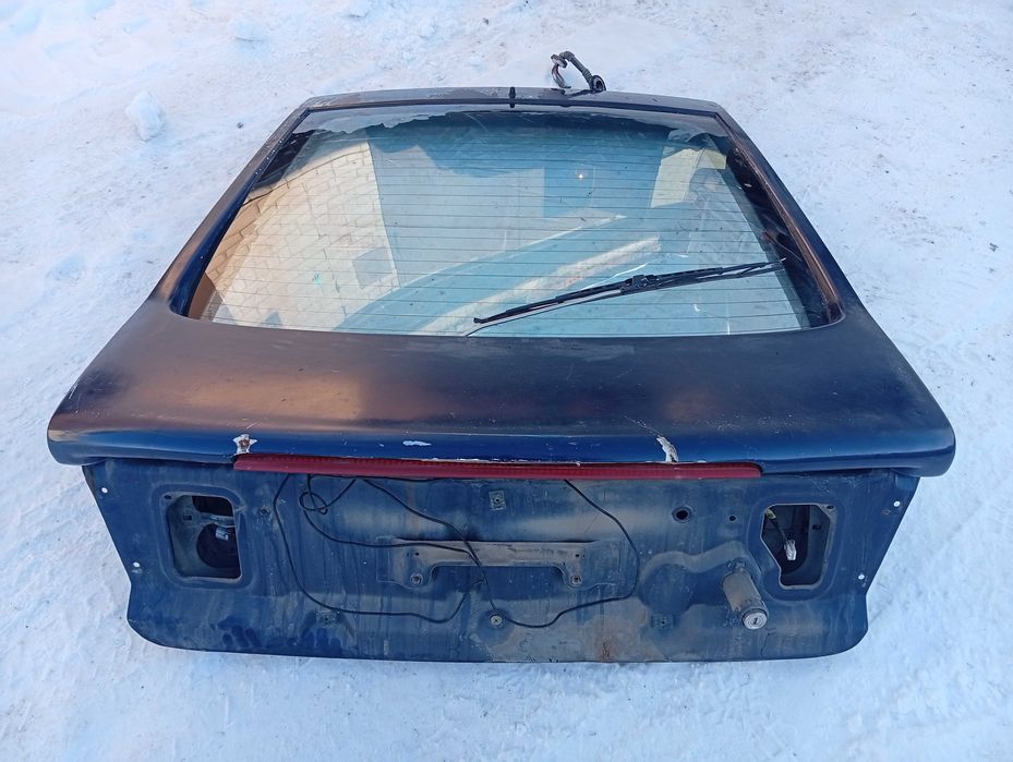 Дверь багажника Mazda Cronos