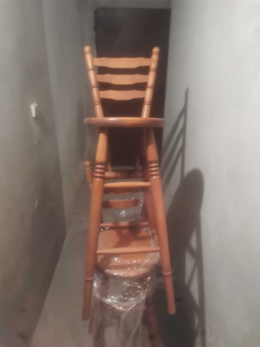 Маса с два стола за бар