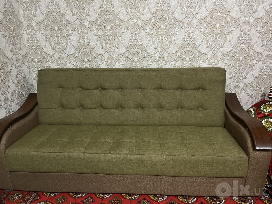 Divan sotiladi.