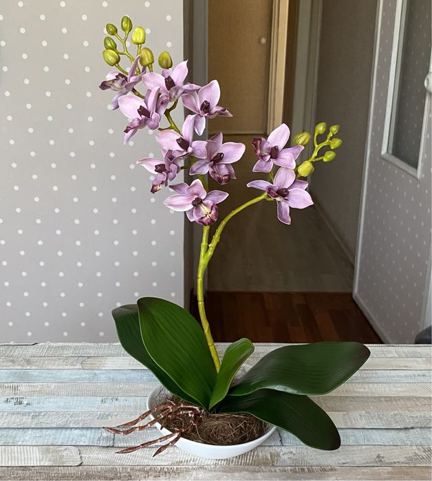 Искусственная орхидея для интерьера