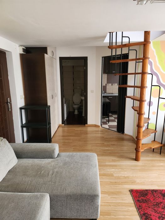 Garsoniera cu mansardă de închiriat  !