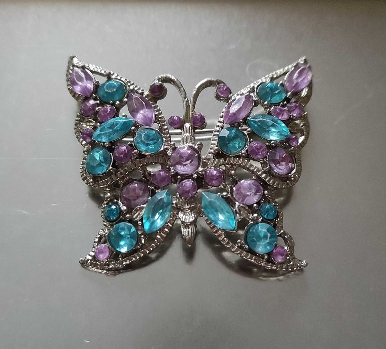 3 брошки от метал и камъчета