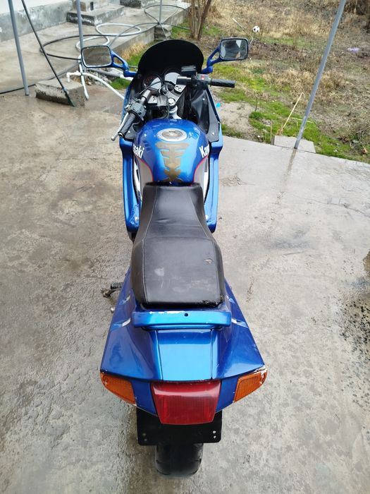 Kawasaki sotiladi 250