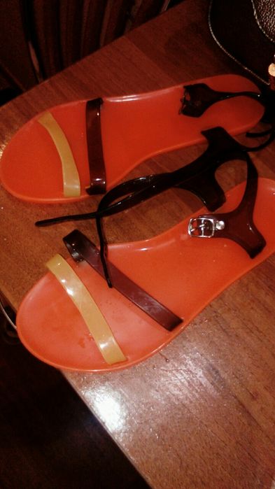 Пляжные сандалии