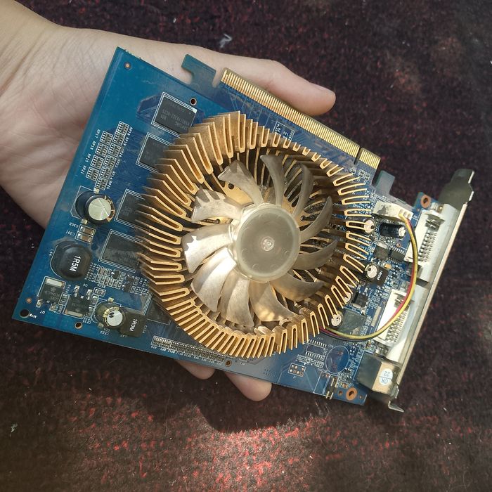 продаю видеокарту gf9500gt