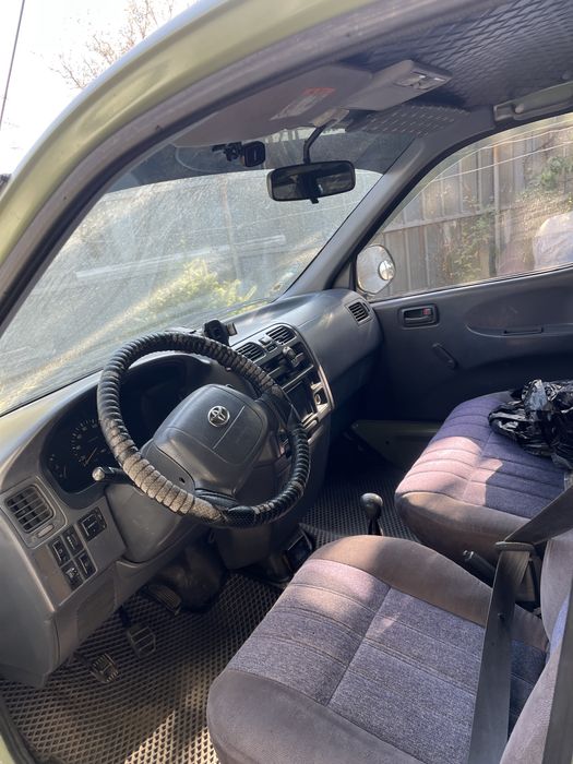 Toyota Hiace 1998г