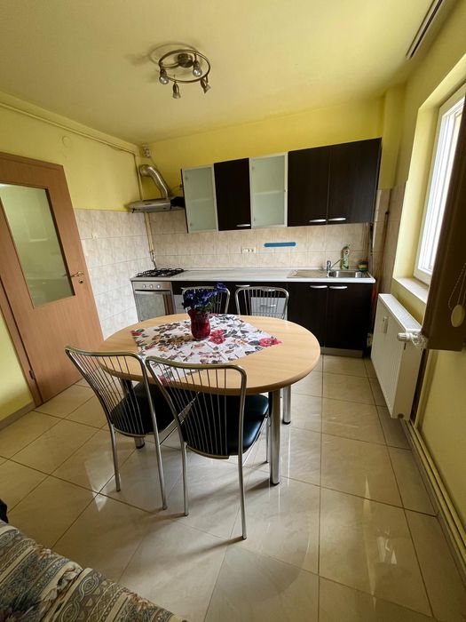 Persoana fizica vând Apartament 2 camere în deva