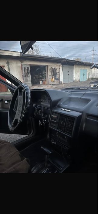 Легковая машина Ауди 100