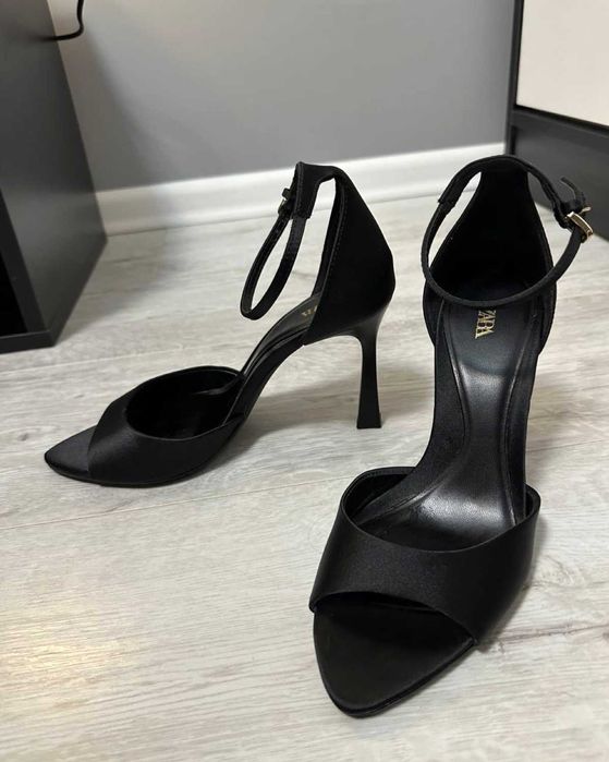 Сандали Zara с ток