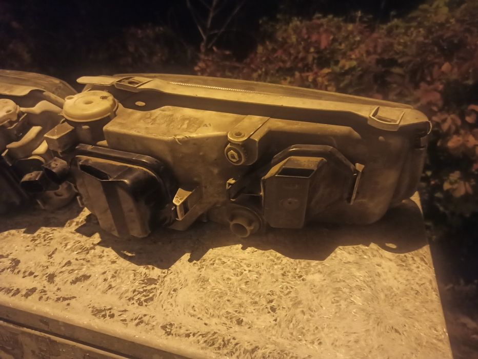 Фарове Hella за Volkswagen Passat B4