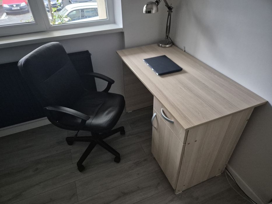 Birou făcut pe comanda + scaun + lampa
