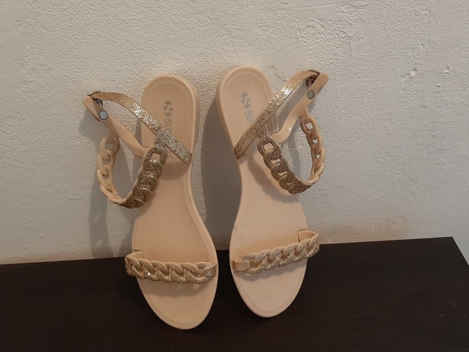 Ефектни сандали SUPERGA,със златист брокат и Силиклнови сандалиCROQS