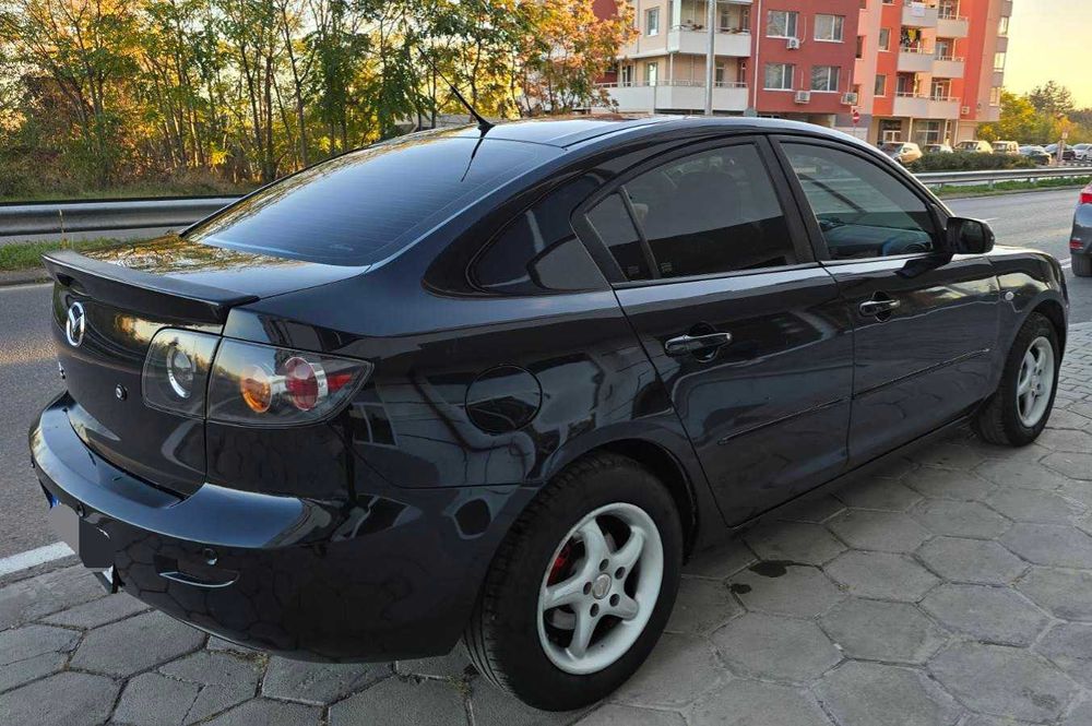 Продавам Mazda 3