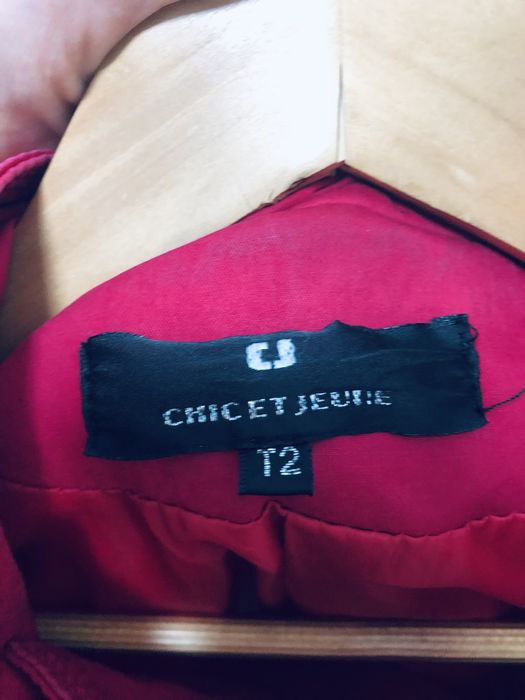 Тренч в малиново червено