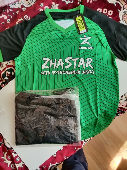 Летняя футбольная форма на 13-14 лет