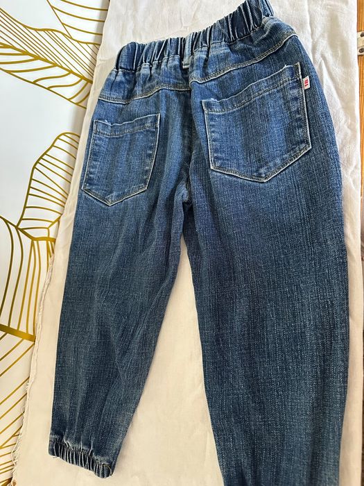 Джинсовая куртка и джинсы