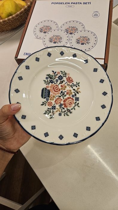 Порцеланови чинии English Home 4 бр.