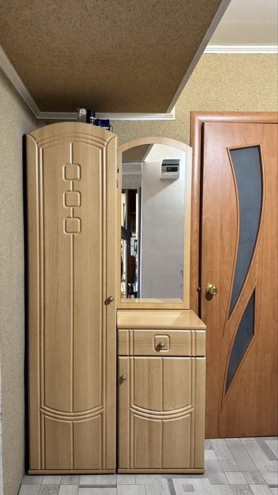 Продам гарнитур в прихожую