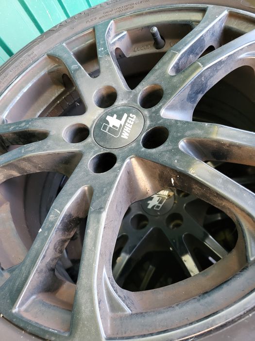 Genti aluminiu cu anvelope de vara aproape noi