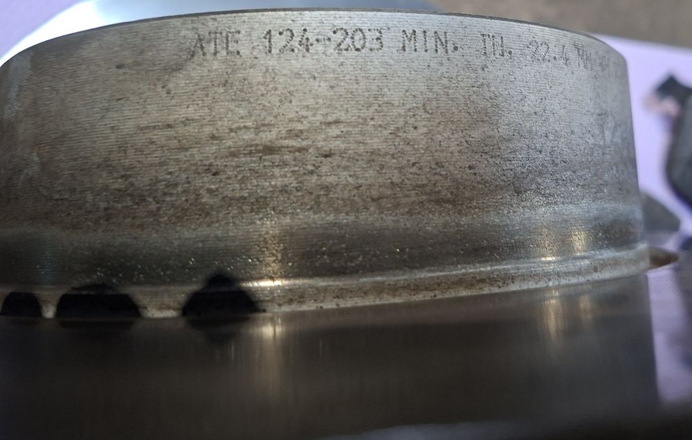 Set discuri frana fata cu plăcuțe 302 / 24 BMW E90 E91 aproape noi