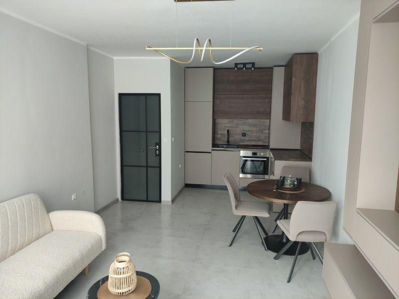 Двустаен апартамент в ж.к. Дружба 2.