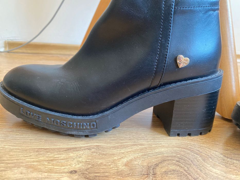 Оригинални Дамски Ботуши  от естесвена кожа LOVE MOSCHINO номер 38