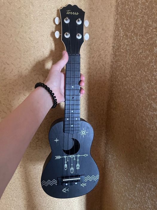 Продам укулеле  Новая