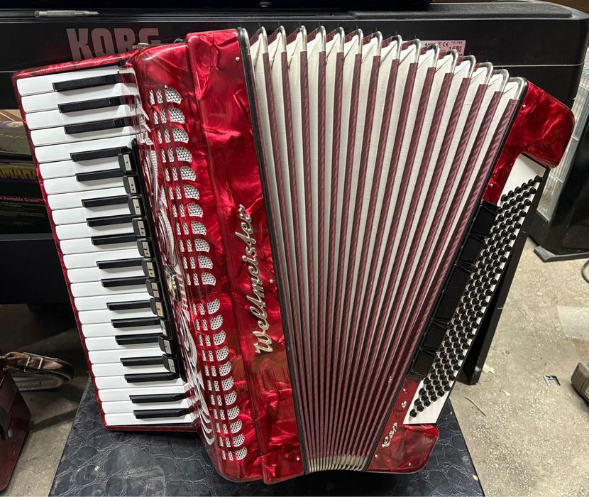 Acordeon Weltmeister Caprice cu 120 de basi